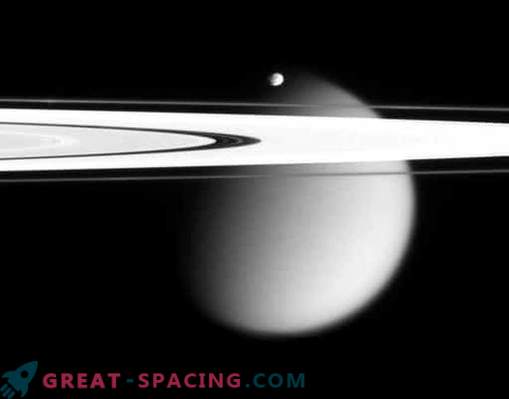 The first historical span of Cassini between the rings of Saturn