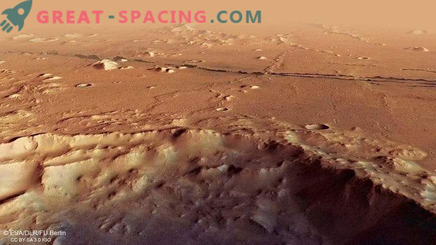 Fresh Martian tectonics: deep faults on the Red Planet