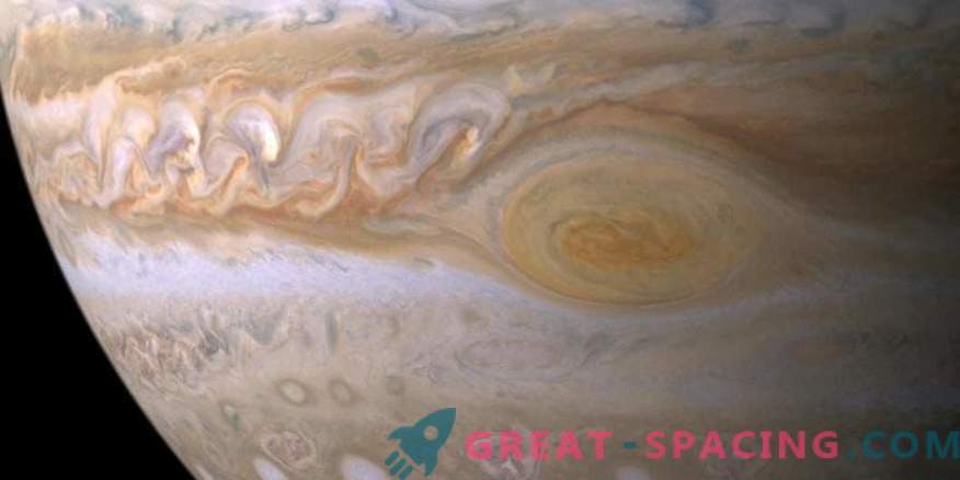 Jupiter's red spot becomes higher