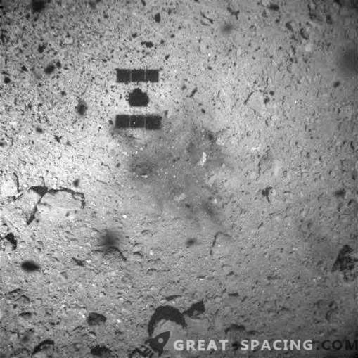A Japanese probe sends a snapshot after sample mining