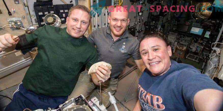 Thanksgiving in space! How do astronauts celebrate a holiday in orbit?