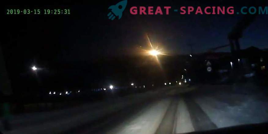 An eyewitness filmed an unknown fireball over Krasnoyarsk