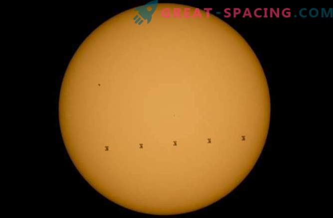 Space Station crossed the Sun Disc.
