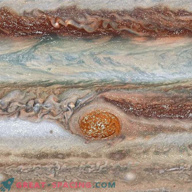 The Hubble telescope observes Jupiter to create a dynamic map