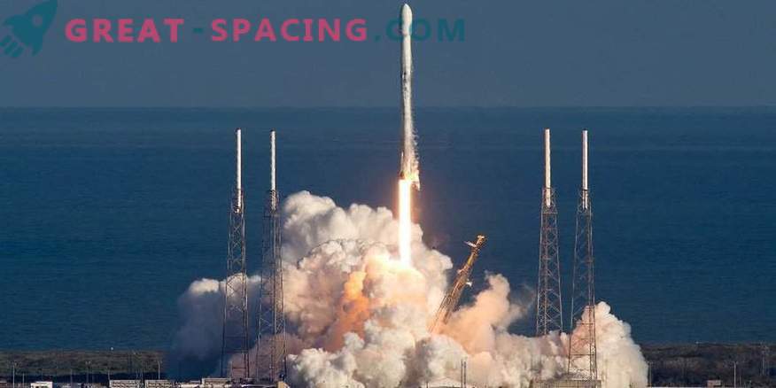 SpaceX delays the historic third rocket launch