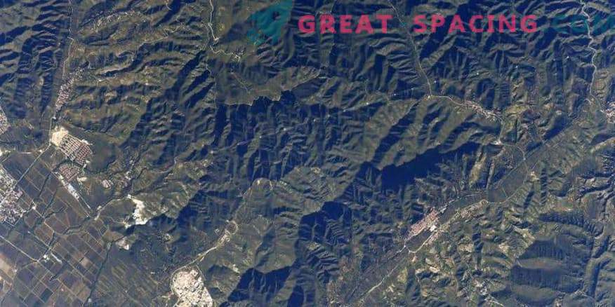 The Great Wall of China is visible from space! Or not?