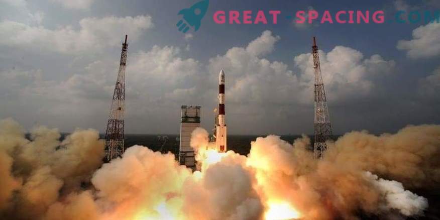 Indian rocket prepares to launch 104 satellites at once