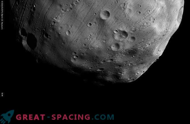 The spacecraft approached the closest approach with Phobos
