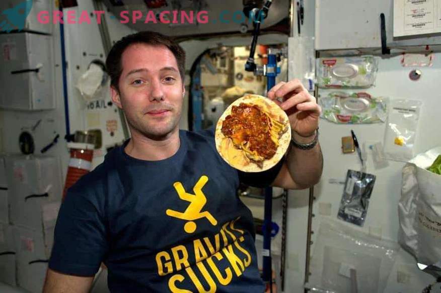 How the ISS astronauts live: daily routine, free time, sleep and food