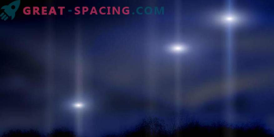 What a bright object appeared on the video over Phoenix. Opinion ufolog Scott Waring