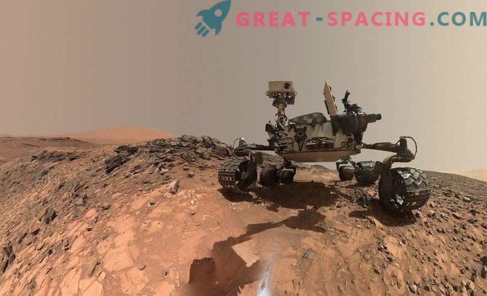 Martian life may be hidden in salt veins