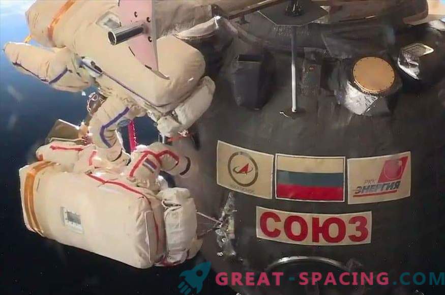 How did the astronauts study the hole on the Soyuz