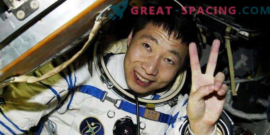 A Chinese astronaut talks about a strange noise in a spacecraft. Opinion ufologov