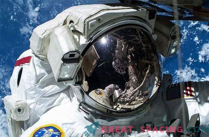 Water leaks from astronaut spacesuits detected