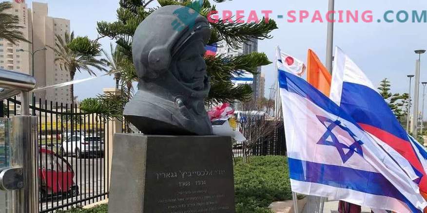 Monument to Yuri Gagarin erected in Israel