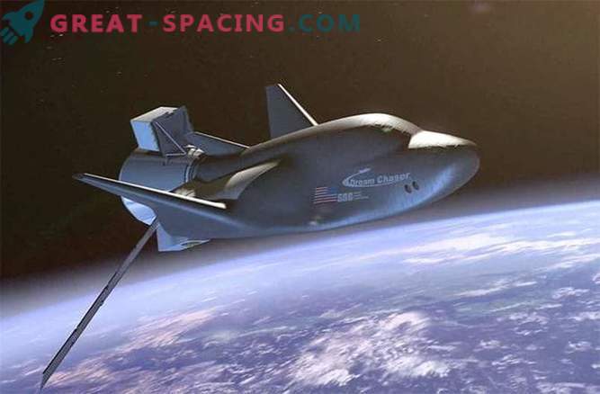 Dream Chaser will deliver cargo to the ISS.