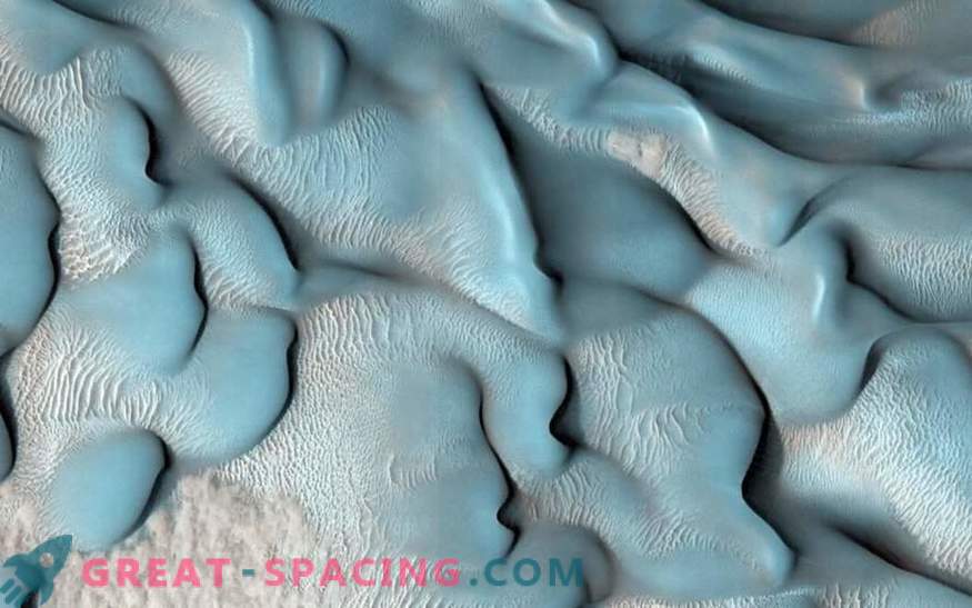 There are real dunes on Mars