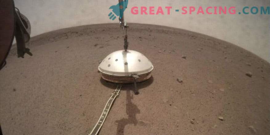 The seismometer InSight found a comfortable shelter on Mars