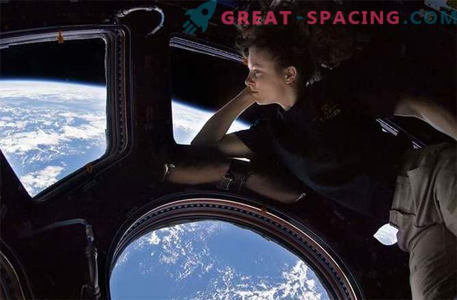 Radiation-absorbing glass could protect astronauts