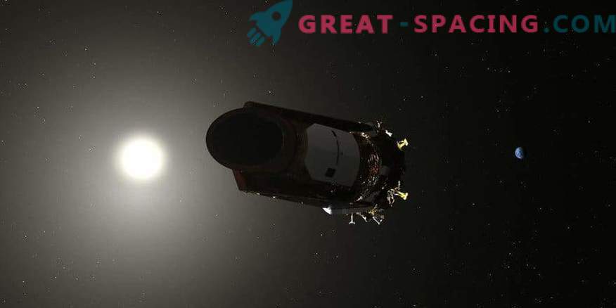 Kepler suspends scientific observations to load data