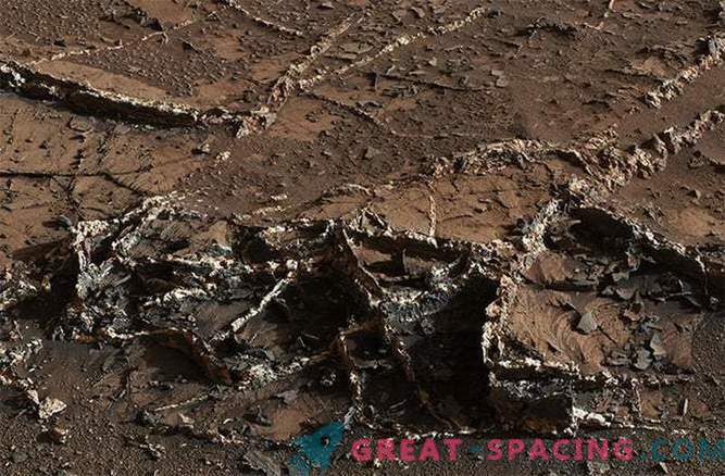 Curiosity Mars Rover Discovers Traces of Minerals
