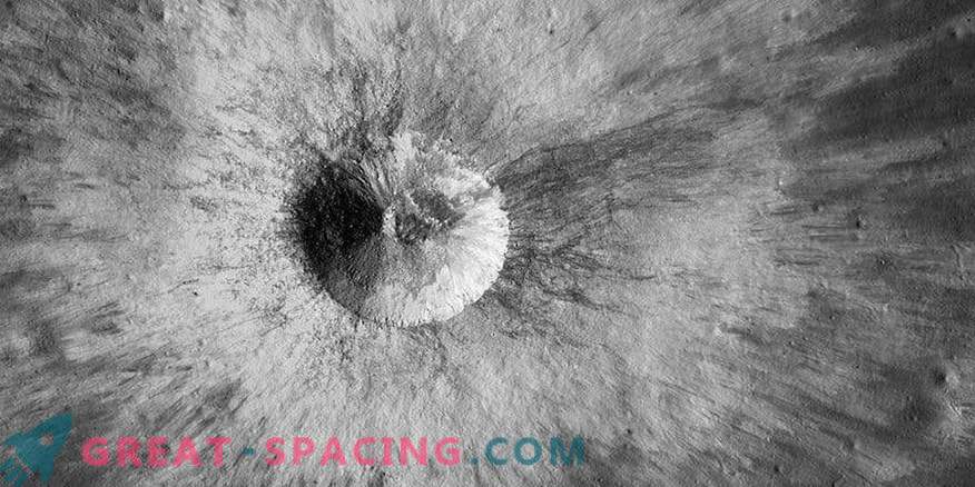 Amazing picture of the crater of the moon