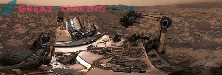 Epic Self and Martian Panorama from the dusty rover Curiosity