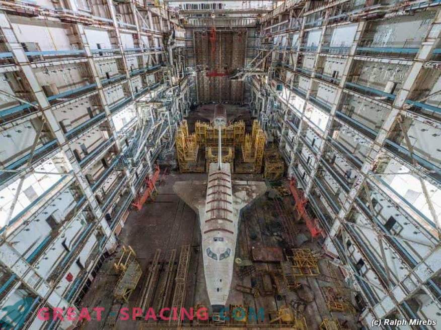 Scars of the Cold War! Admire the forgotten Soviet space shuttle