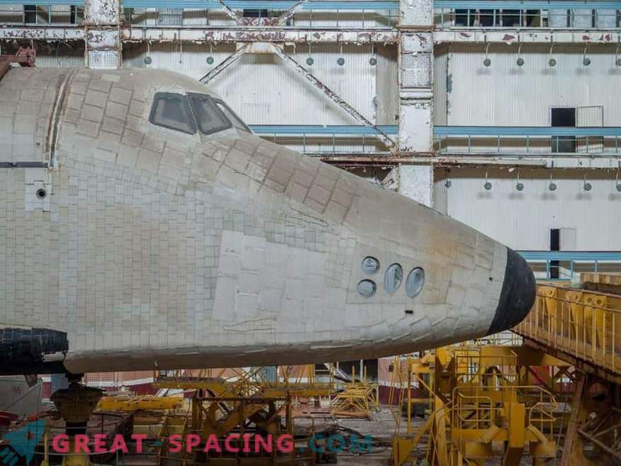 Scars of the Cold War! Admire the forgotten Soviet space shuttle