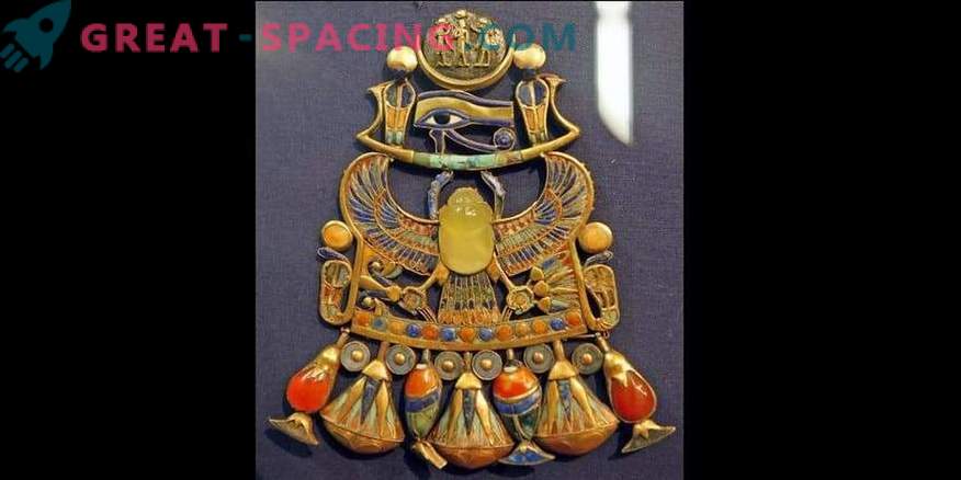 Egyptian decoration with a piece of meteorite: how dangerous are explosions in the earth's atmosphere