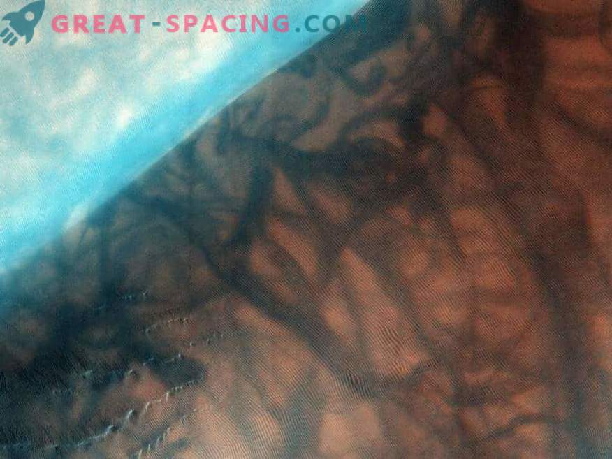 Mystery of the liquid: How could water appear on Mars in liquid form?
