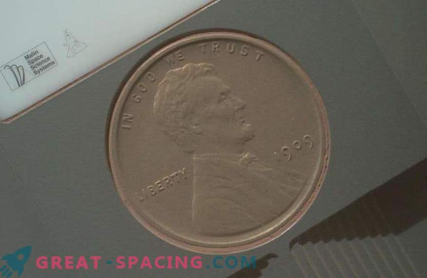The coin cleared by the Martian wind supports hope for the revival of the rover