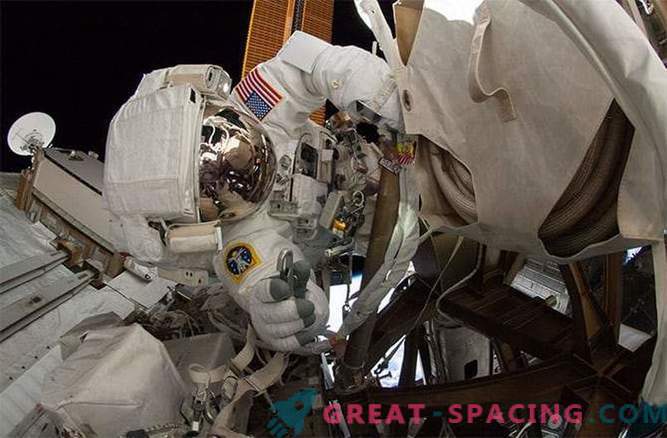 Astronauts at work: astronauts made amazing photos