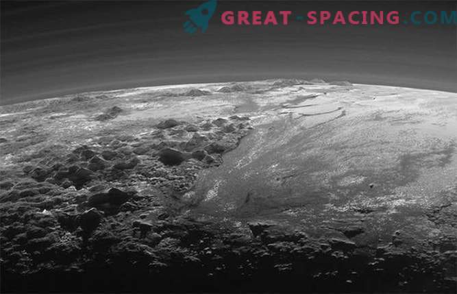 Spaceship New Horizons sent a photo of the misty “Arctic” of Pluto