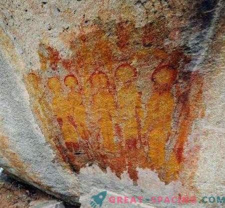 10 unusual rock paintings hinting at extraterrestrial beings. According to ufologists