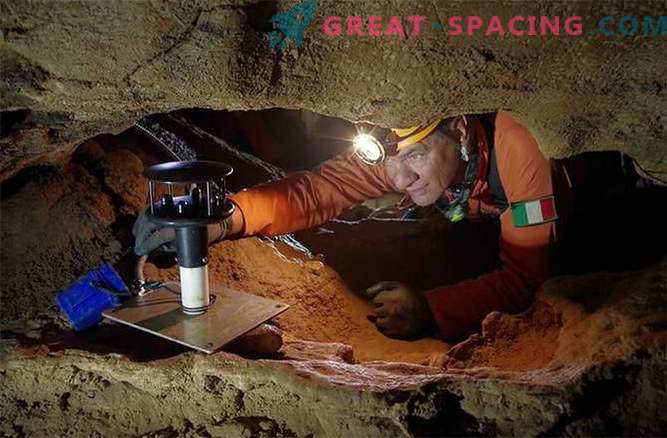 Where NASA simulates space for astronaut training: photo