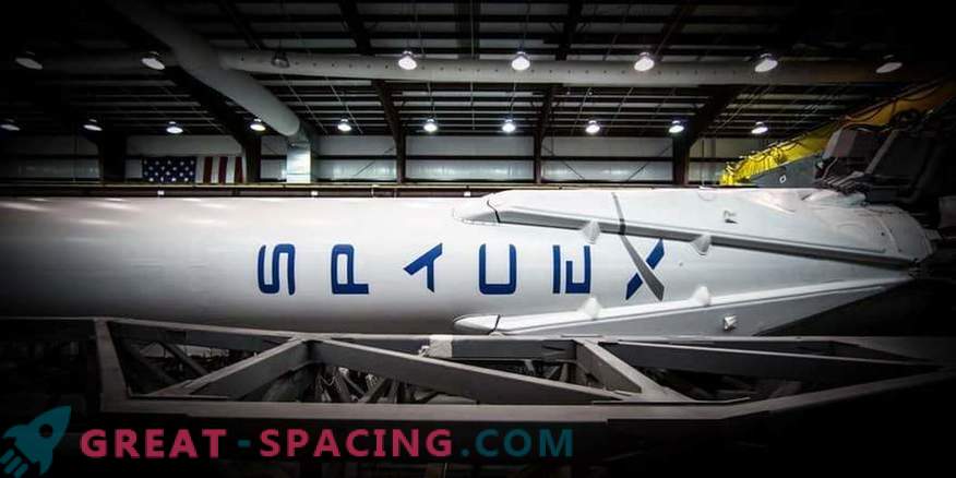 SpaceX sends a capsule to NASA.
