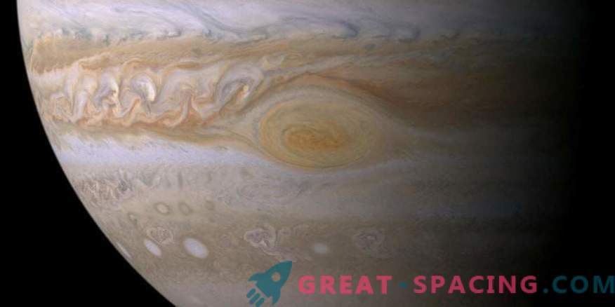 Secrets of the magnetic field of Jupiter. What is its strangeness and why is it different from the earthly one?
