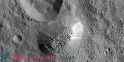 Curious disappearance of ice volcanoes on Ceres