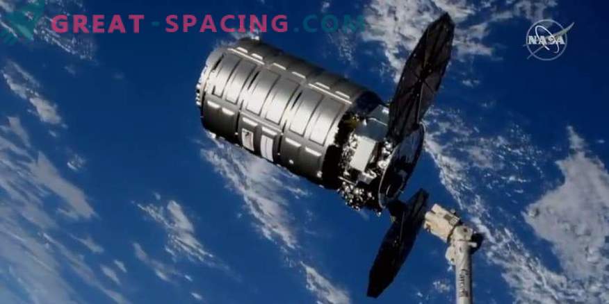Cygnus cargo ship takes out garbage from ISS