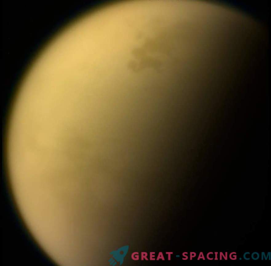On Titan found a poisonous ice cloud