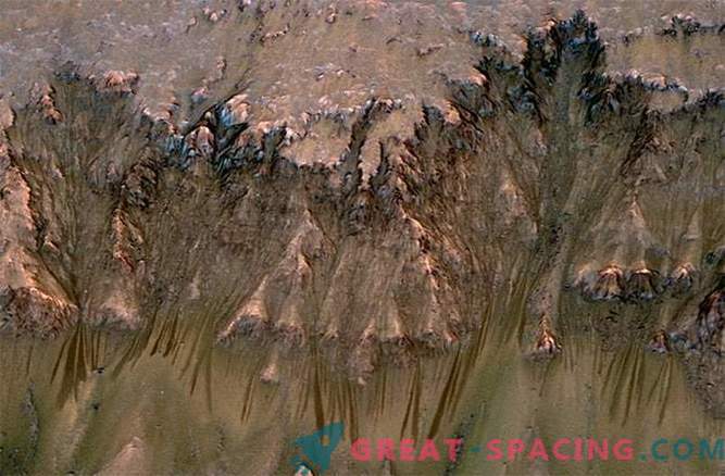 Ko je tekoča voda tekla na Marsu