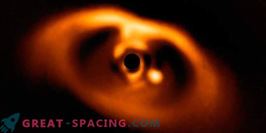 First confirmed photograph of a newborn planet