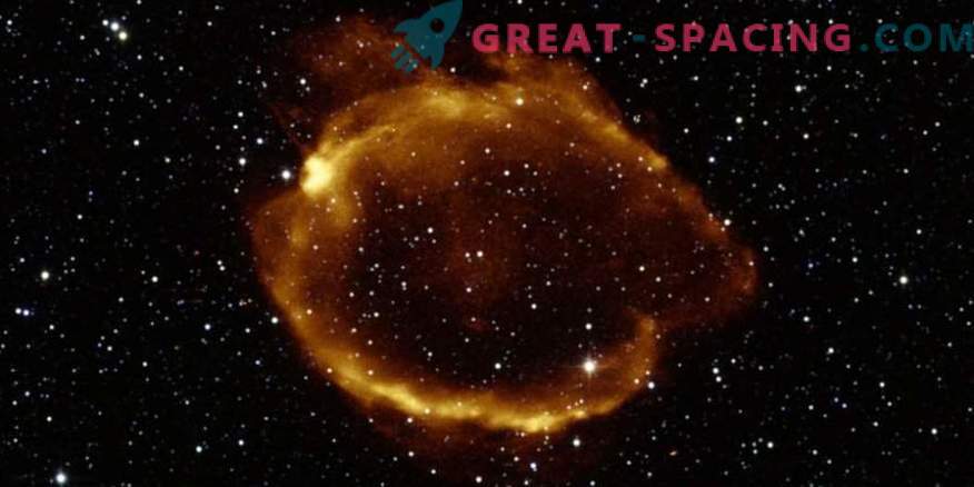 Gravitational lensing found supernova