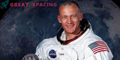 Light overboard of a spacecraft. What Buzz Aldrin Saw